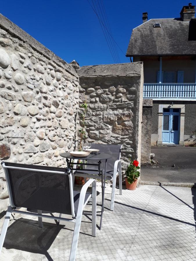 Bel appartement rénové dans maison bigourdane Pouzac Esterno foto