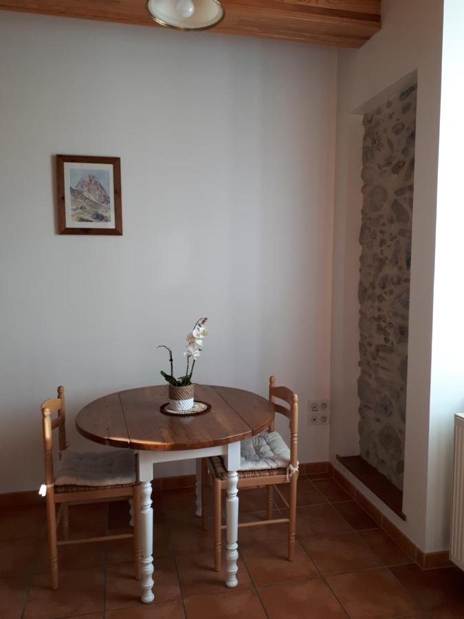 Bel appartement rénové dans maison bigourdane Pouzac Esterno foto