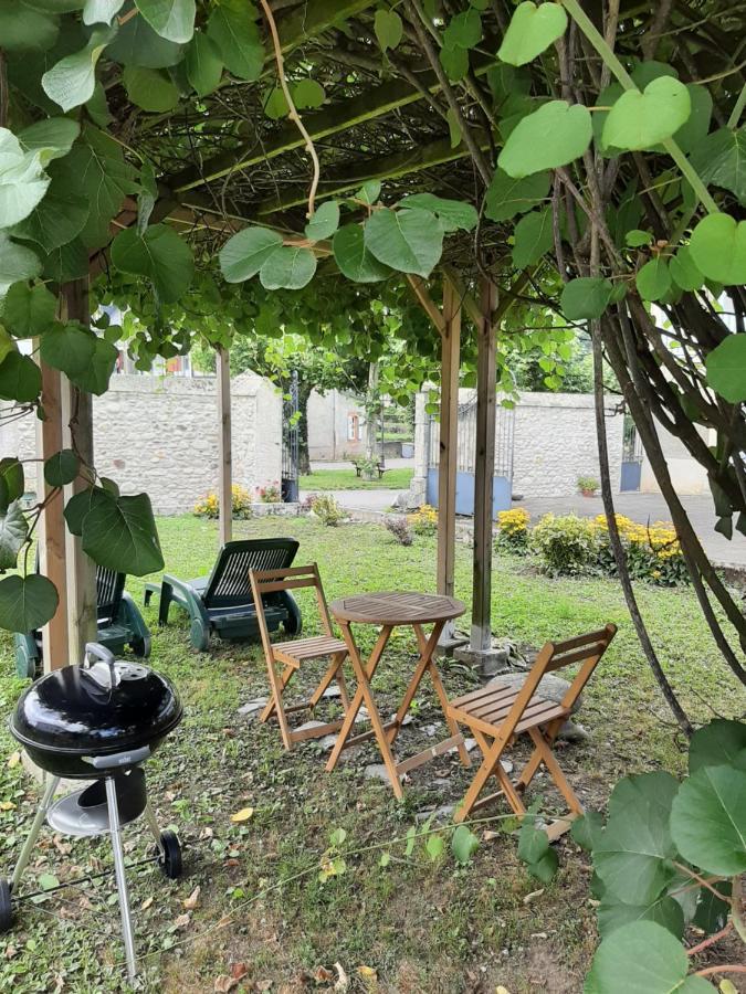 Bel appartement rénové dans maison bigourdane Pouzac Esterno foto